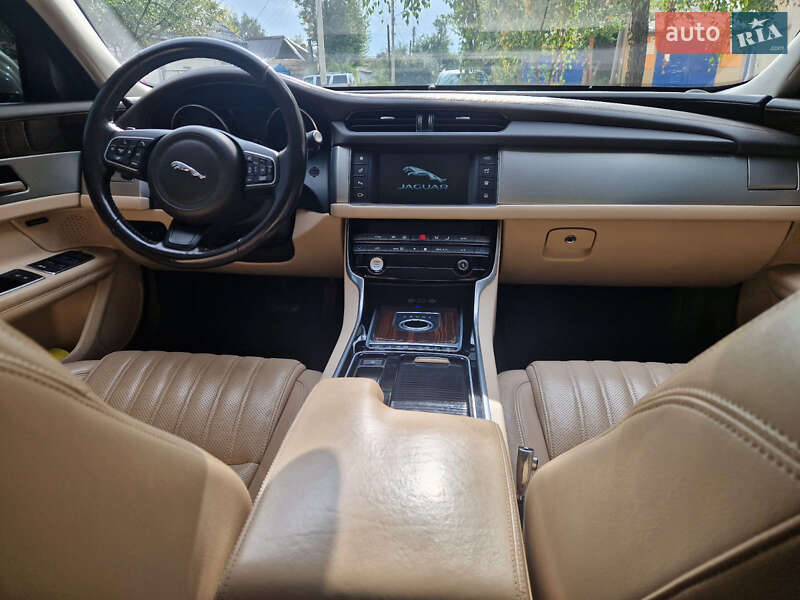 Седан Jaguar XF 2016 в Харкові