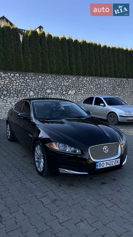 Седан Jaguar XF 2014 в Волочиську