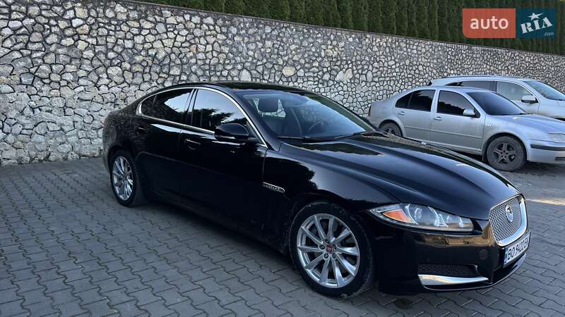 Седан Jaguar XF 2014 в Волочиську
