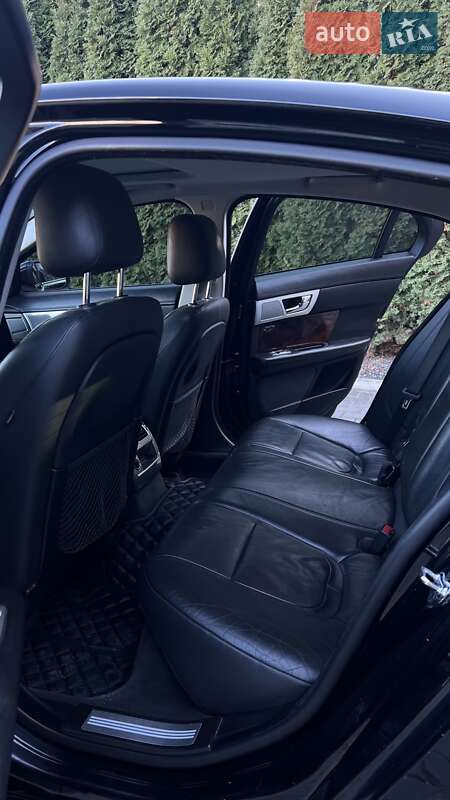 Седан Jaguar XF 2014 в Волочиську