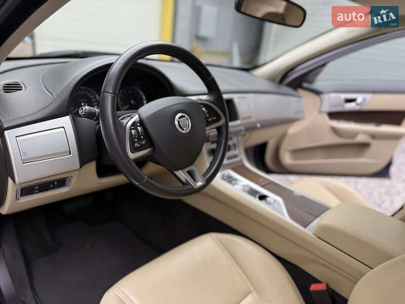 Седан Jaguar XF 2013 в Києві