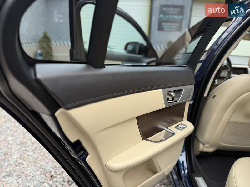 Седан Jaguar XF 2013 в Києві