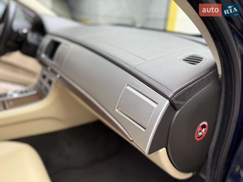 Седан Jaguar XF 2013 в Києві