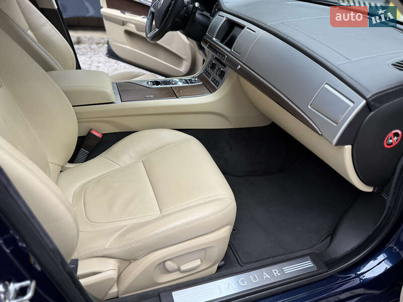Седан Jaguar XF 2013 в Києві