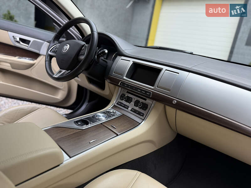 Седан Jaguar XF 2013 в Києві