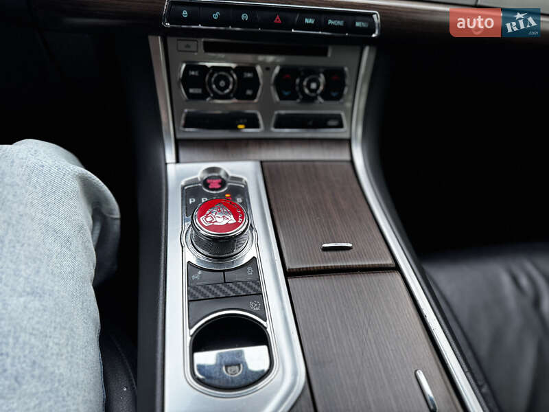 Седан Jaguar XF 2013 в Киеве