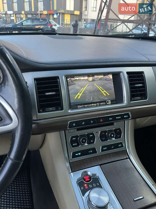 Седан Jaguar XF 2014 в Ивано-Франковске