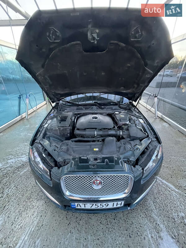 Седан Jaguar XF 2014 в Ивано-Франковске