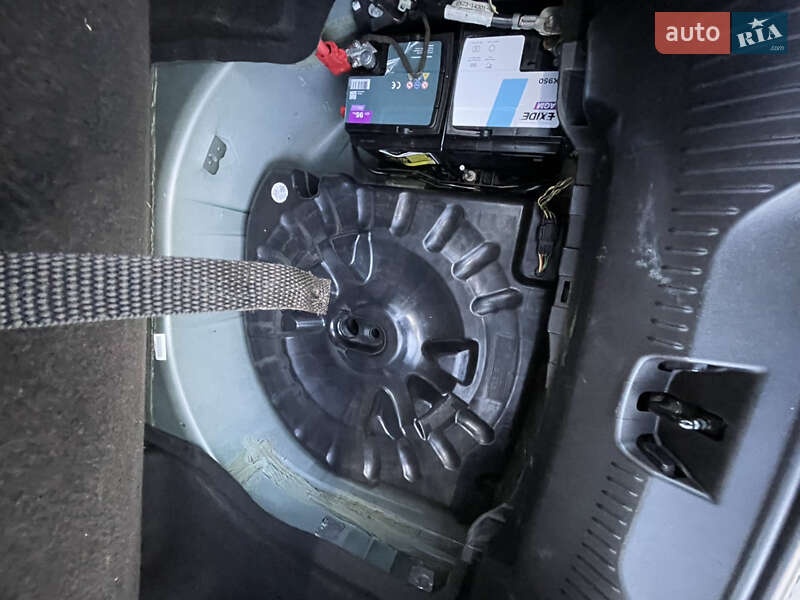 Седан Jaguar XF 2014 в Ивано-Франковске