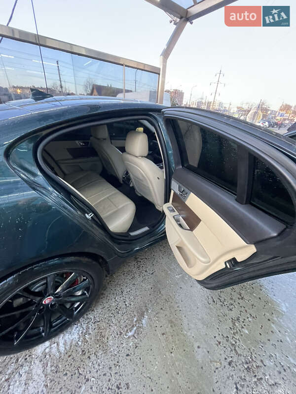 Седан Jaguar XF 2014 в Ивано-Франковске