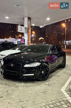 Седан Jaguar XF 2017 в Одесі