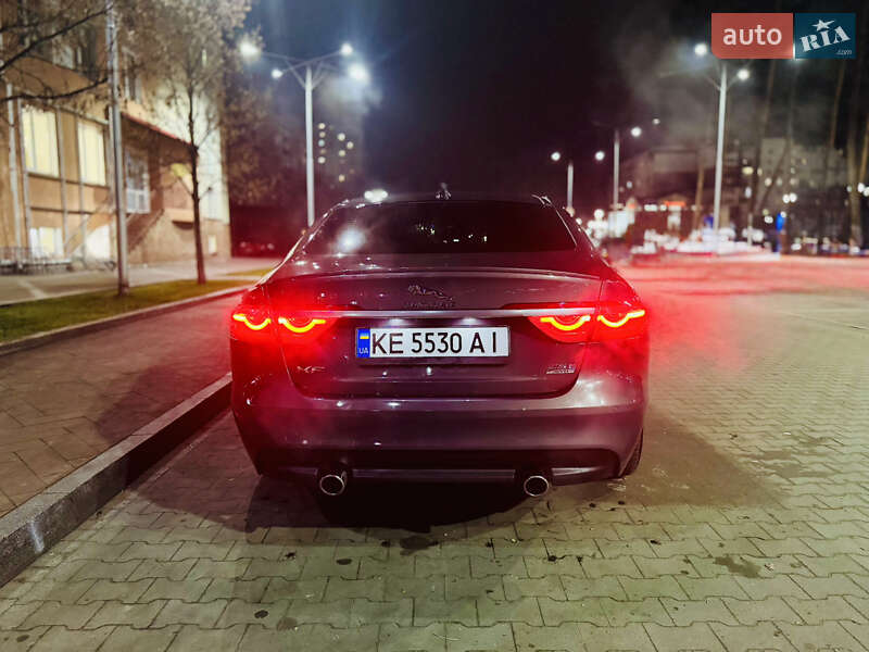Седан Jaguar XF 2015 в Києві