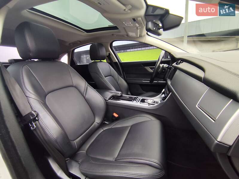 Седан Jaguar XF 2017 в Києві