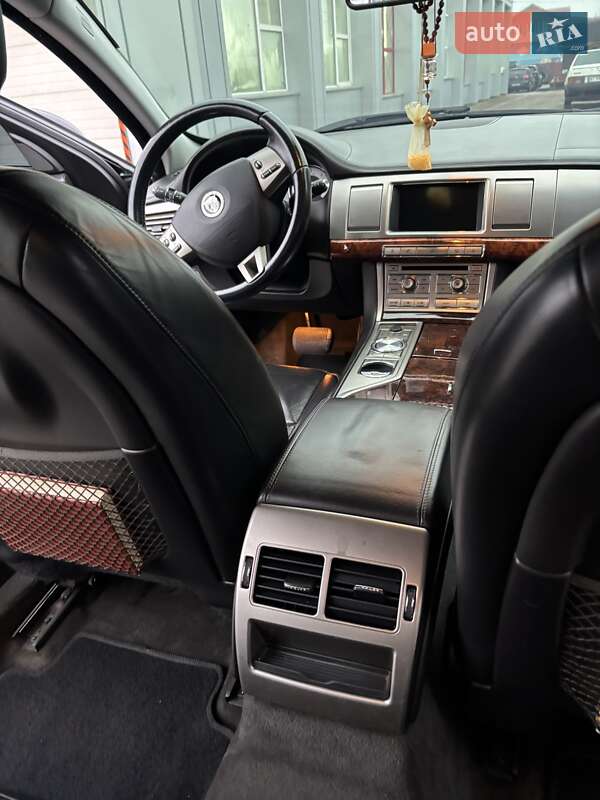 Седан Jaguar XF 2010 в Білій Церкві