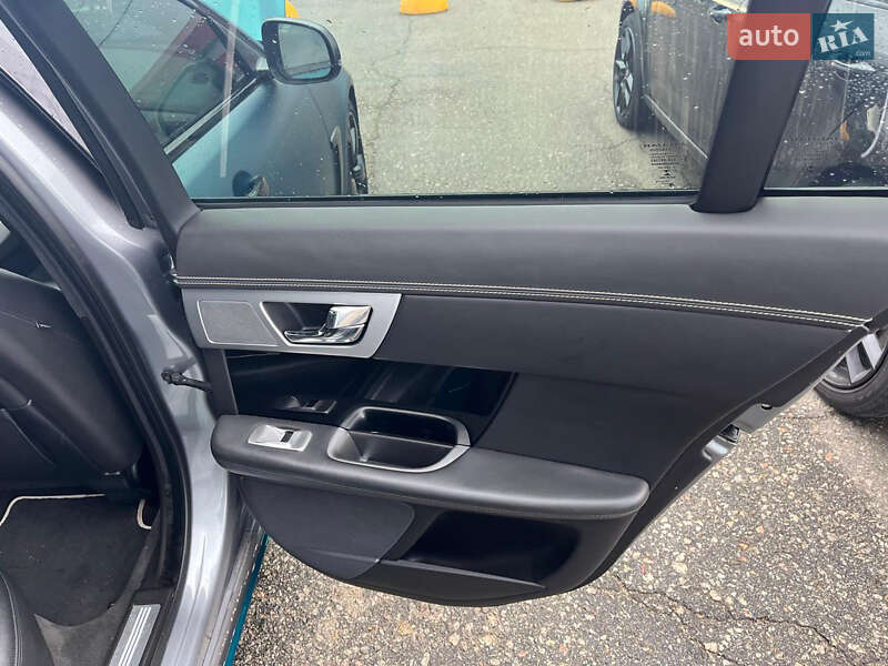 Седан Jaguar XF 2014 в Києві