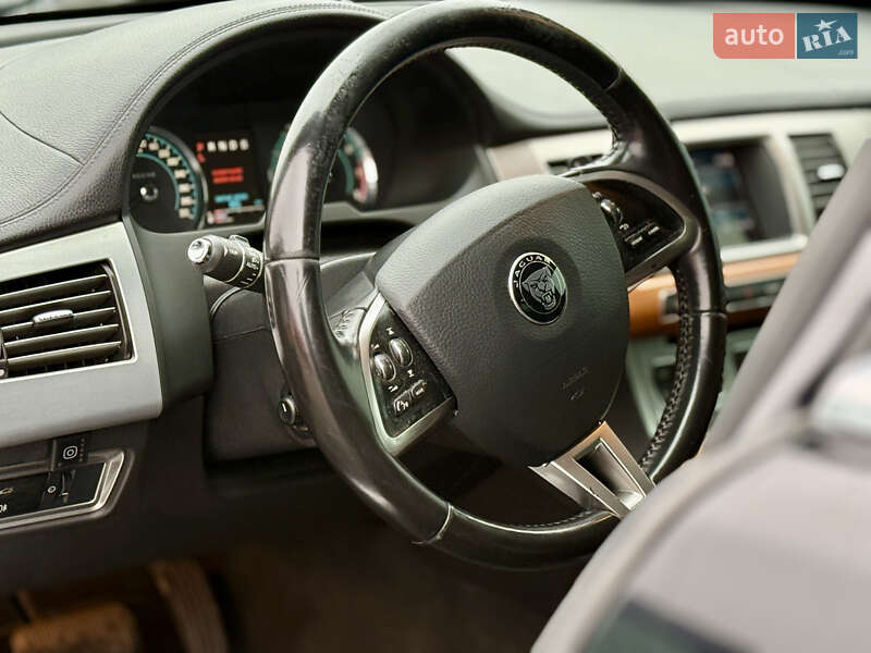 Седан Jaguar XF 2012 в Киеве фото 13 Седан Jaguar XF 2012 в Киеве