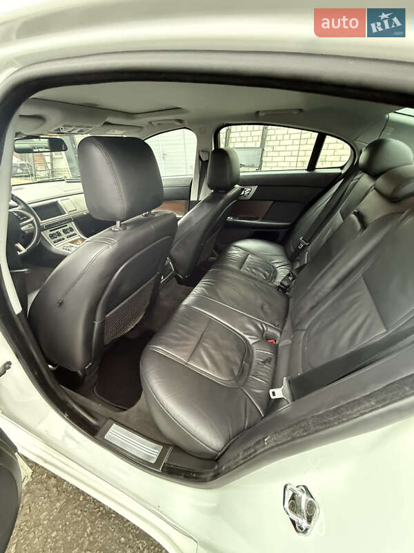 Седан Jaguar XF 2014 в Житомире