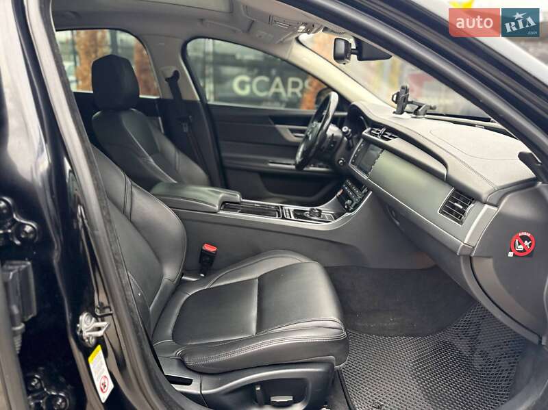 Седан Jaguar XF 2016 в Киеве фото 35 Седан Jaguar XF 2016 в Киеве