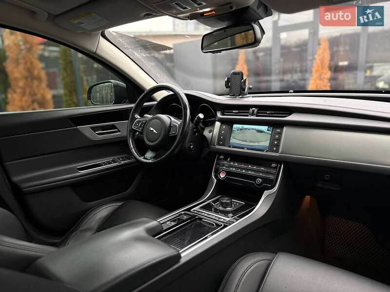 Седан Jaguar XF 2016 в Киеве фото 32 Седан Jaguar XF 2016 в Киеве