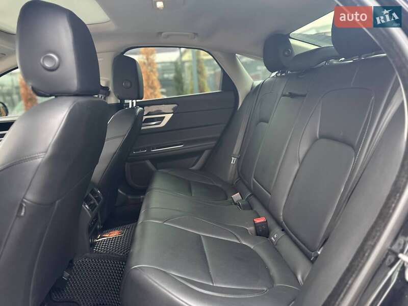 Седан Jaguar XF 2016 в Киеве фото 38 Седан Jaguar XF 2016 в Киеве