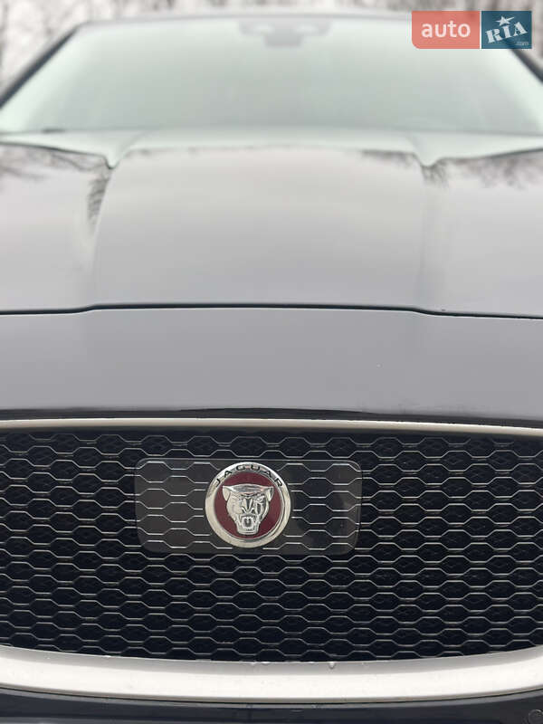 Седан Jaguar XF 2017 в Дніпрі