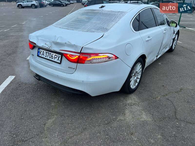 Седан Jaguar XF 2015 в Киеве