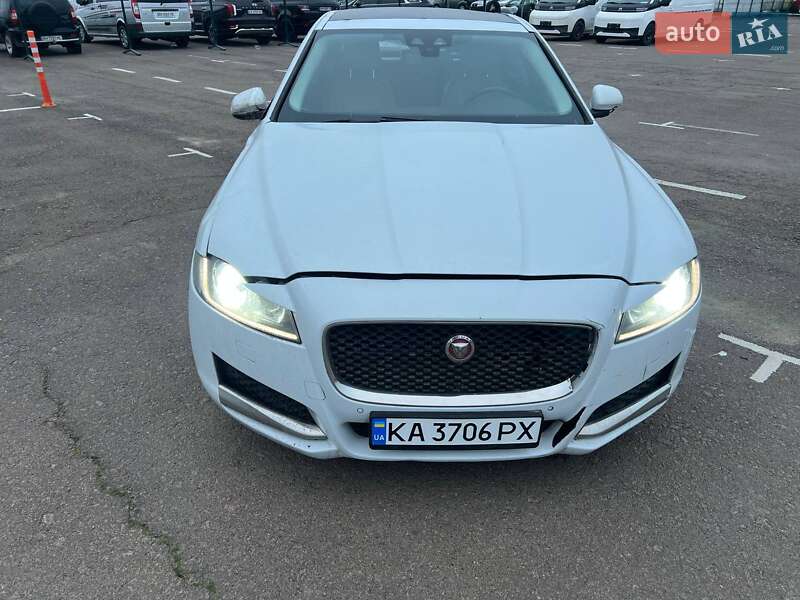 Седан Jaguar XF 2015 в Киеве