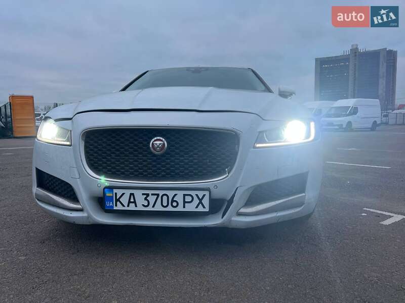 Седан Jaguar XF 2015 в Киеве