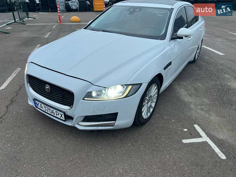 Седан Jaguar XF 2015 в Киеве