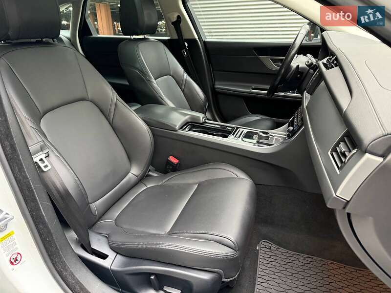 Седан Jaguar XF 2017 в Киеве фото 13 Седан Jaguar XF 2017 в Киеве