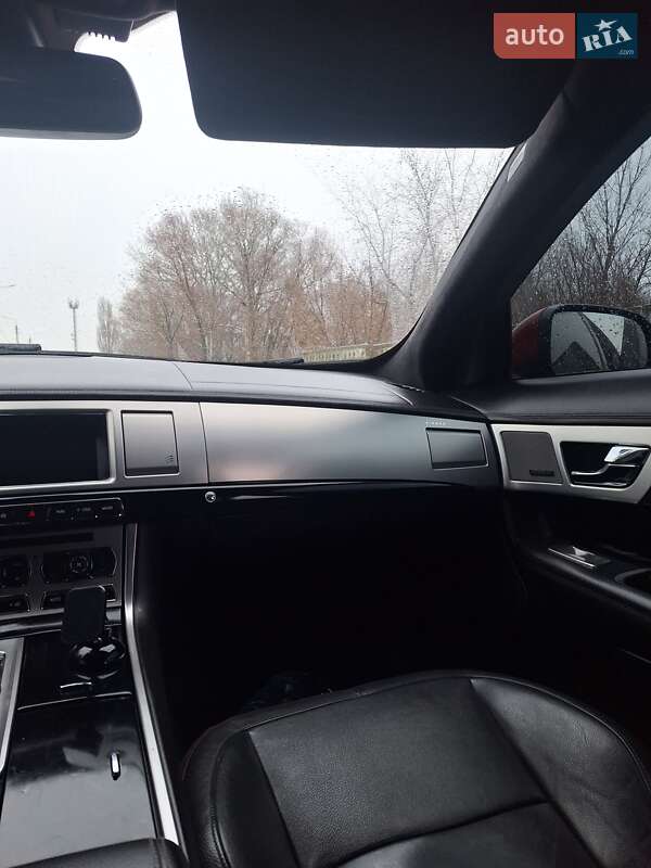 Седан Jaguar XF 2015 в Борисполе