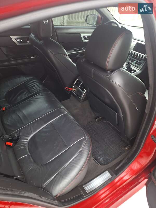 Седан Jaguar XF 2015 в Борисполе