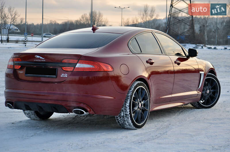 Седан Jaguar XF 2015 в Киеве