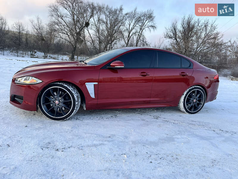 Седан Jaguar XF 2015 в Киеве