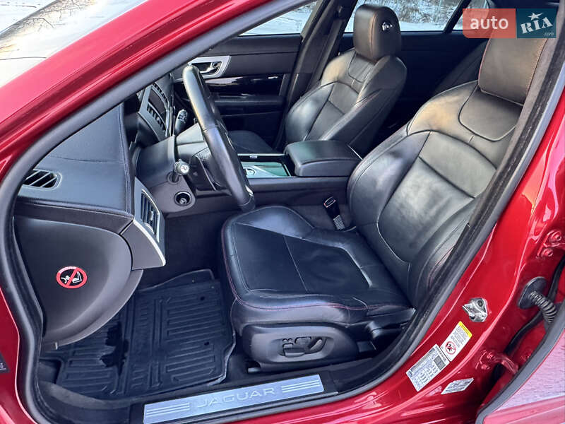 Седан Jaguar XF 2015 в Киеве