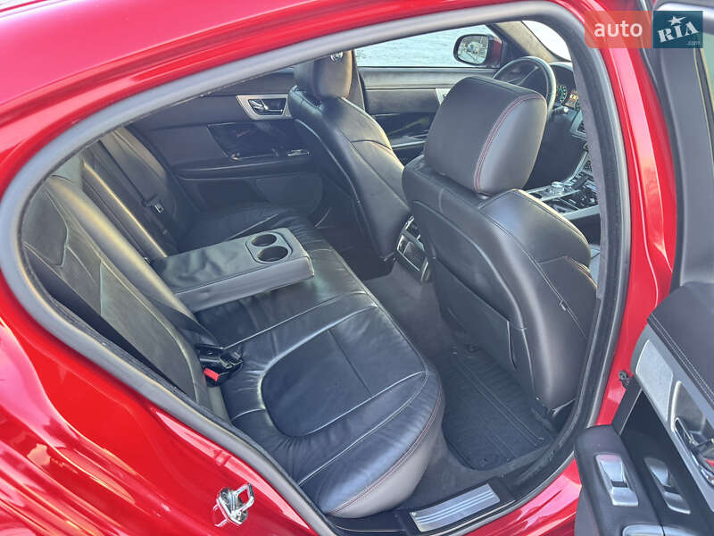 Седан Jaguar XF 2015 в Киеве