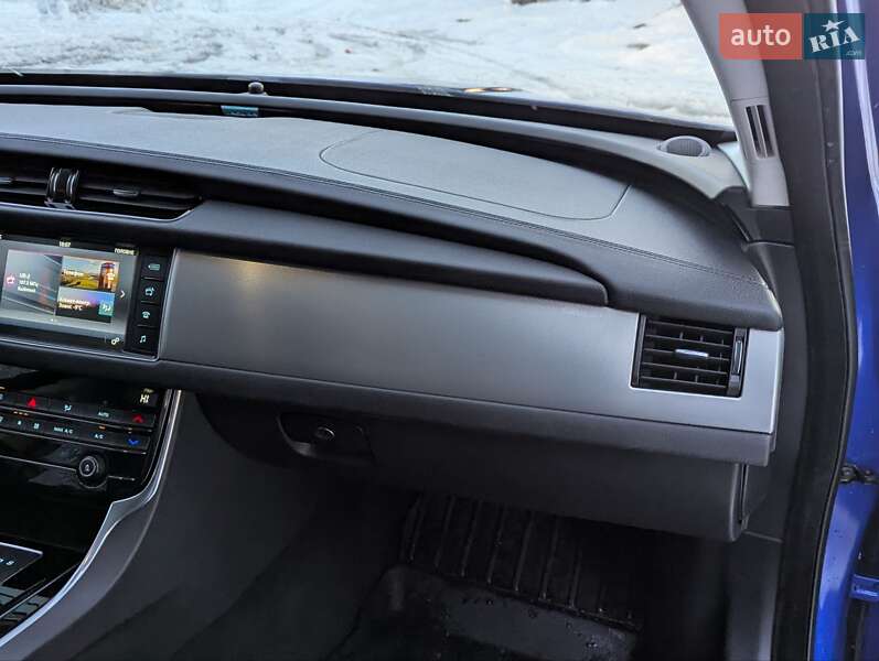 Седан Jaguar XF 2016 в Млинове фото 22 Седан Jaguar XF 2016 в Млинове