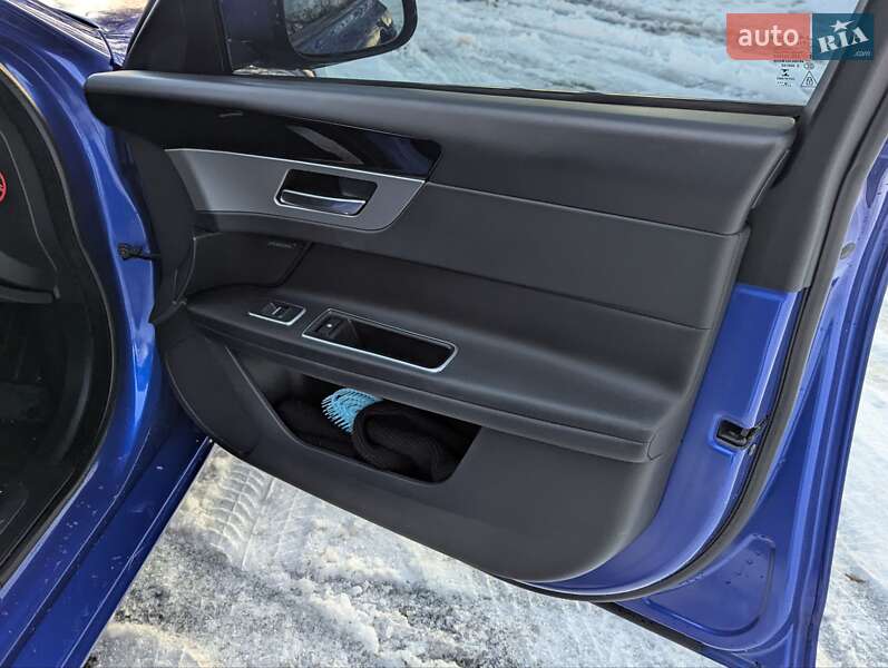 Седан Jaguar XF 2016 в Млинове фото 19 Седан Jaguar XF 2016 в Млинове