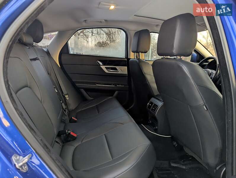 Седан Jaguar XF 2016 в Млинове фото 45 Седан Jaguar XF 2016 в Млинове