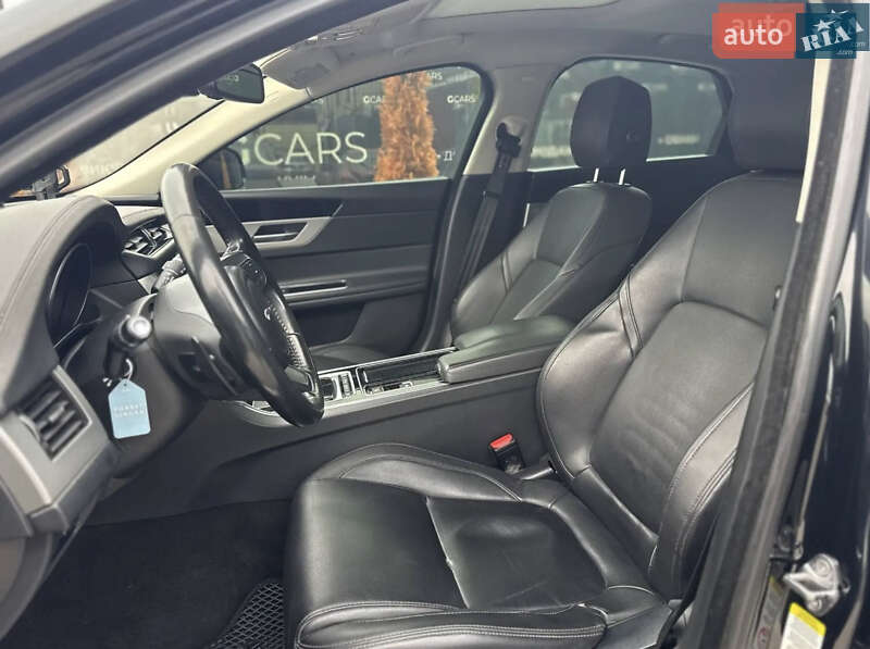 Седан Jaguar XF 2016 в Киеве