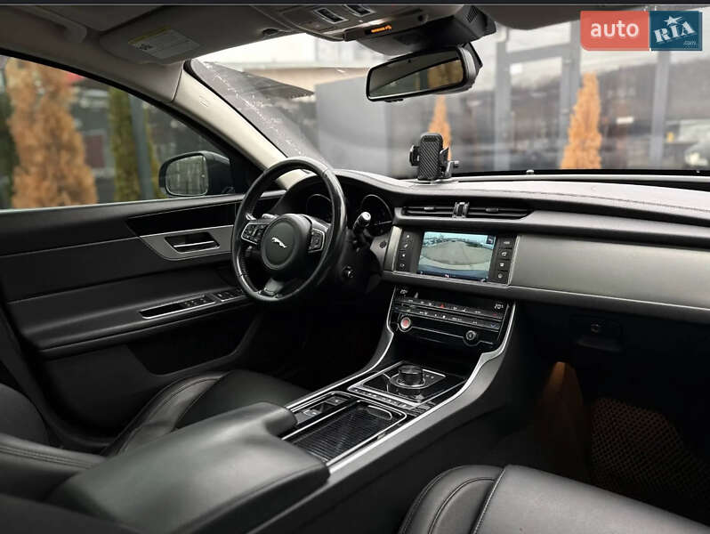 Седан Jaguar XF 2016 в Киеве