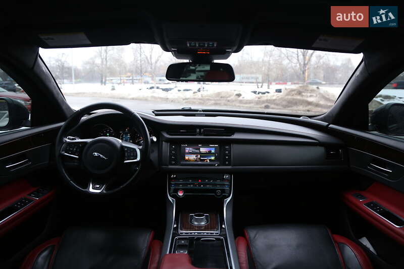 Седан Jaguar XF 2015 в Киеве