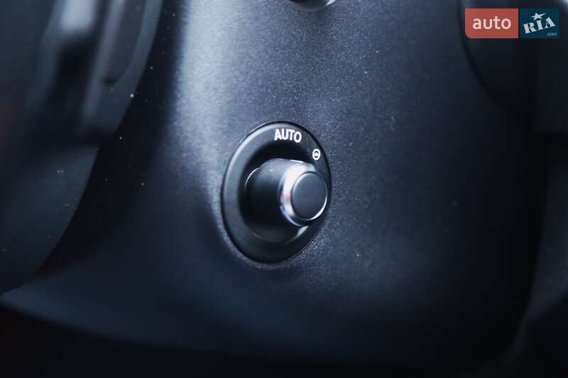 Седан Jaguar XF 2015 в Киеве