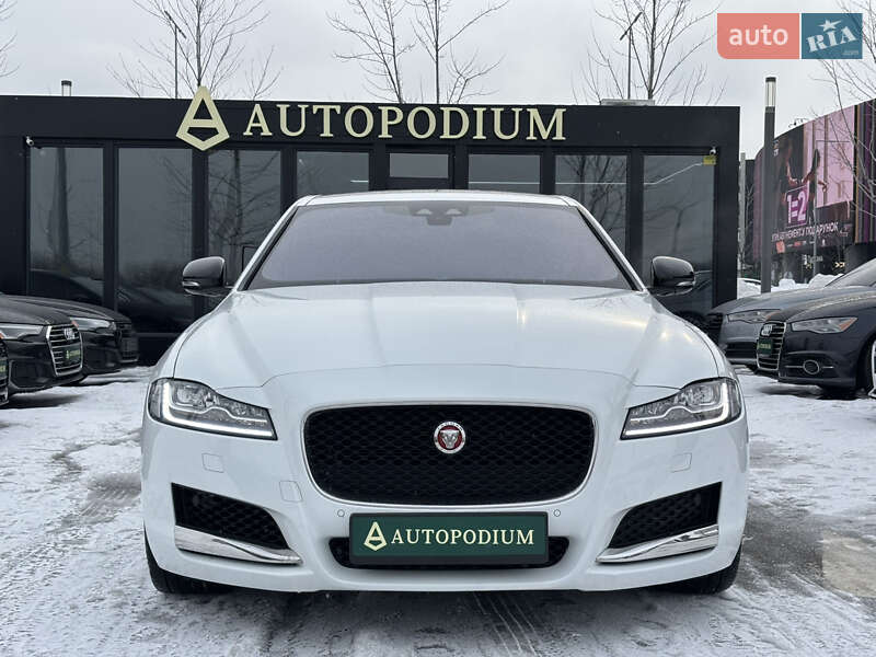 Седан Jaguar XF 2016 в Киеве