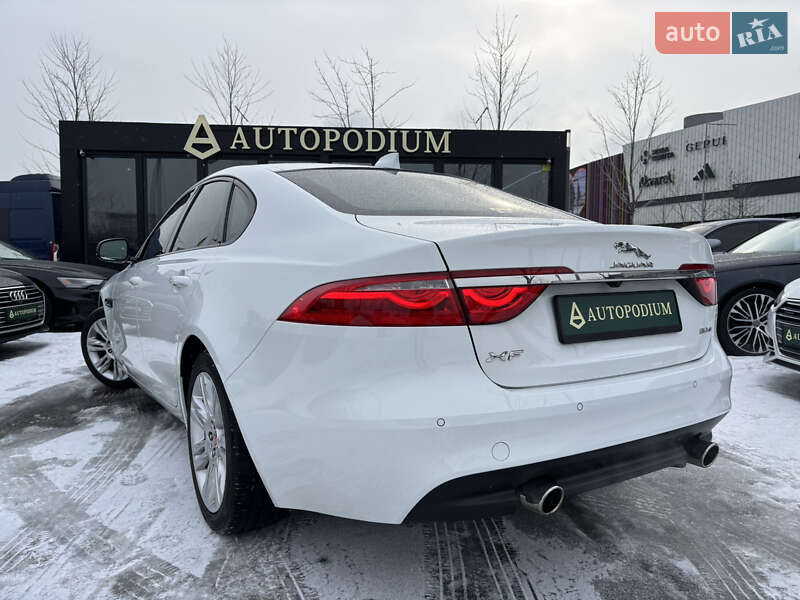Седан Jaguar XF 2016 в Киеве