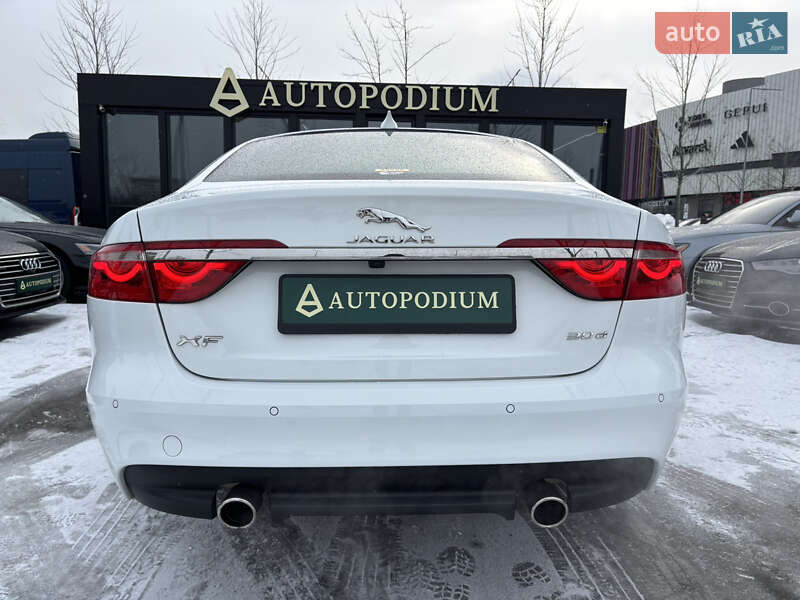 Седан Jaguar XF 2016 в Киеве