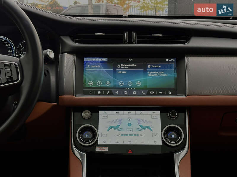 Седан Jaguar XF 2016 в Киеве