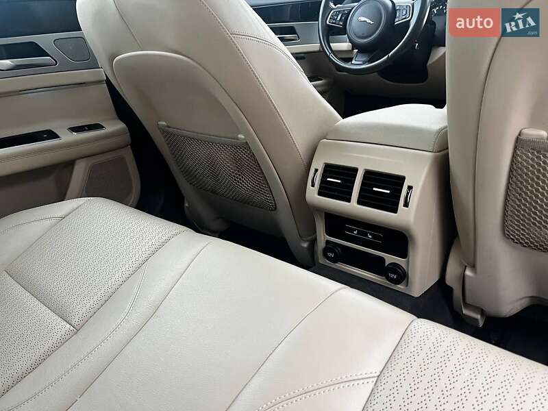 Седан Jaguar XF 2016 в Киеве фото 29 Седан Jaguar XF 2016 в Киеве