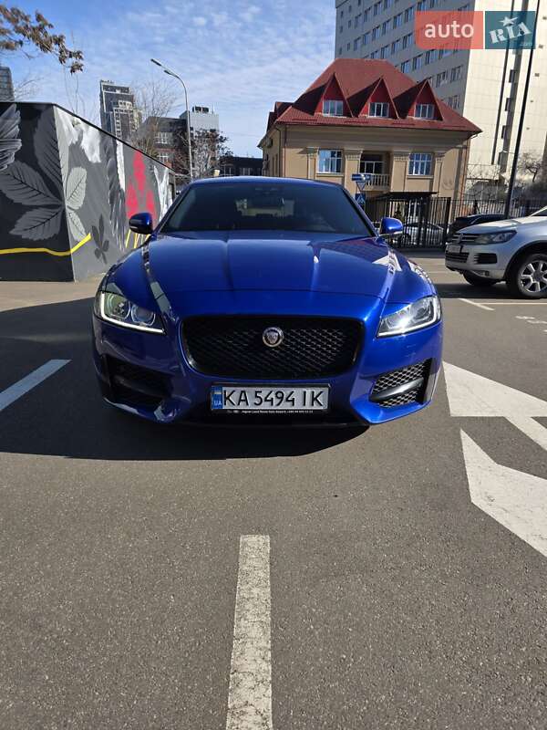 Седан Jaguar XF 2017 в Киеве