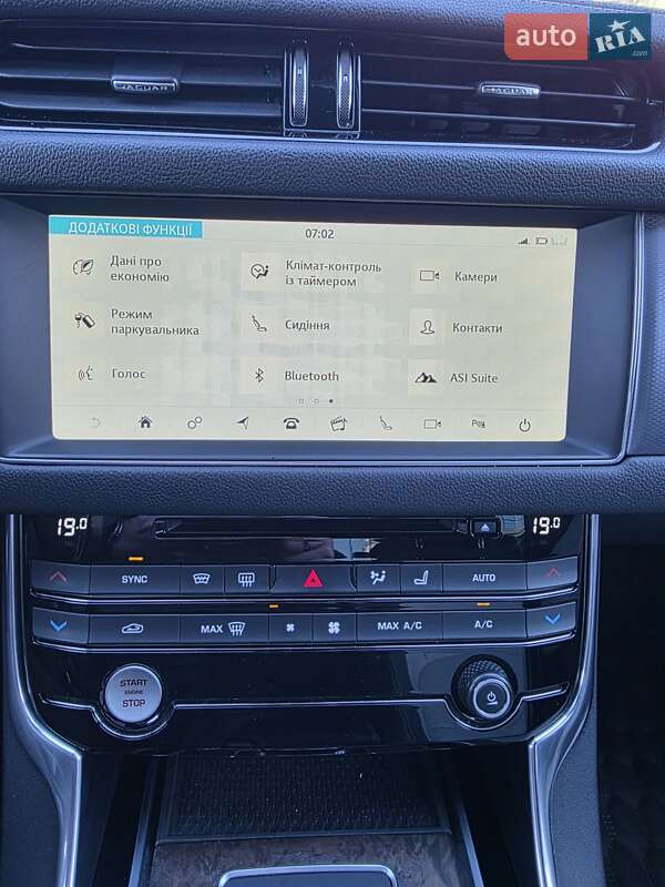 Седан Jaguar XF 2017 в Киеве